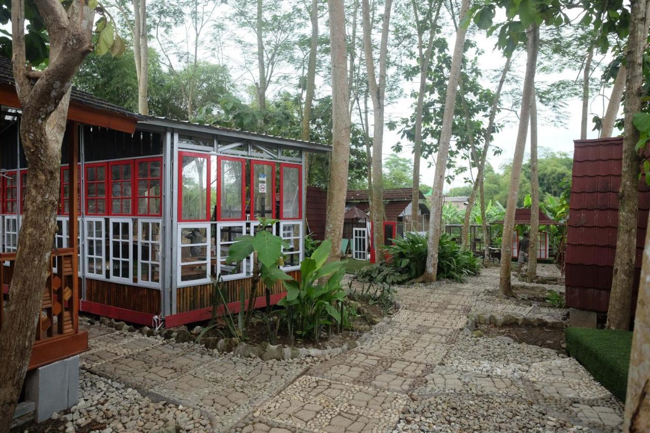 Urbanview Villa Lukulo Kebumen By Reddoorz Exteriör bild