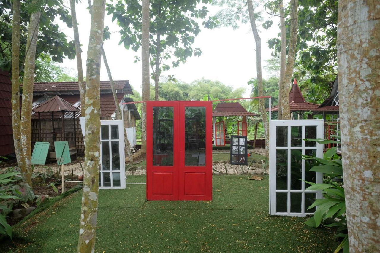 Urbanview Villa Lukulo Kebumen By Reddoorz Exteriör bild