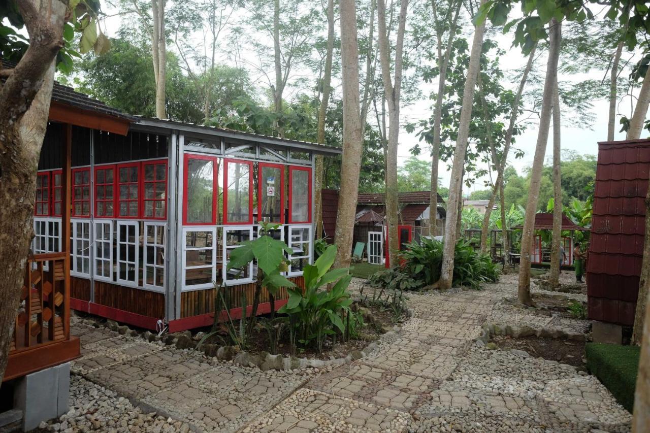 Urbanview Villa Lukulo Kebumen By Reddoorz Exteriör bild